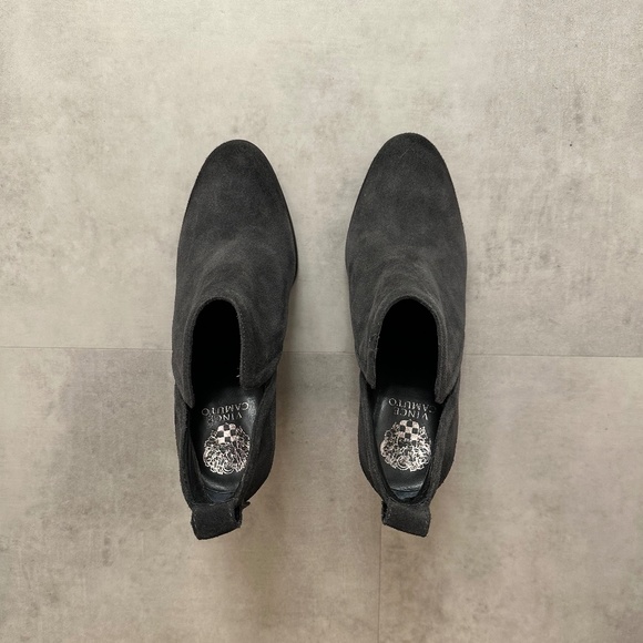 Vince Camuto block heel Gray suede leather ankle boots, size 9 1/2 with tags - Picture 3 of 9